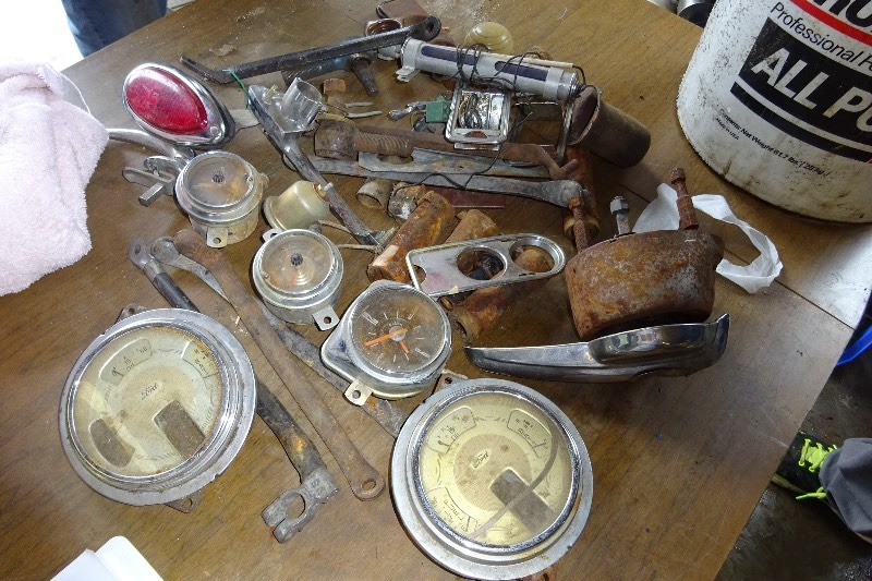 lot 179 image: Bag of gauges 1939 ford parts used