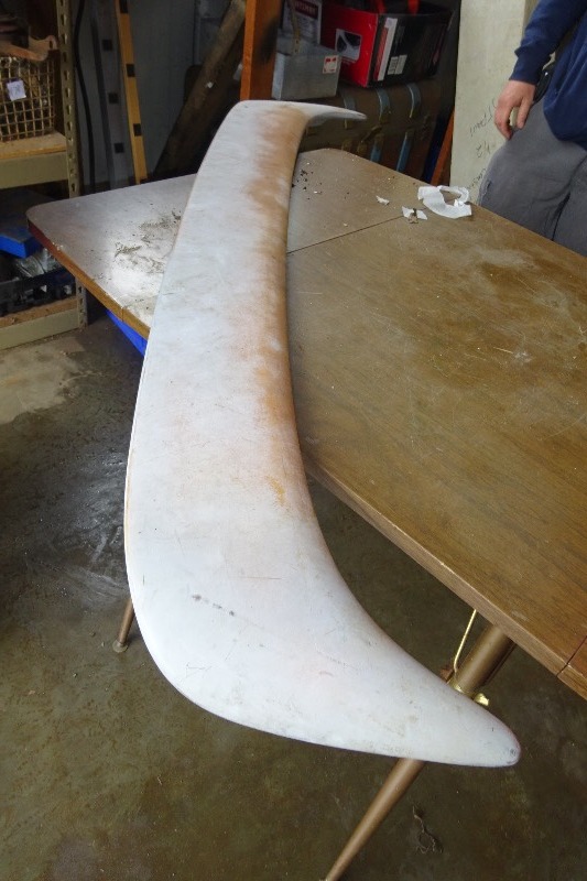 lot 184 image: Rear spoiler