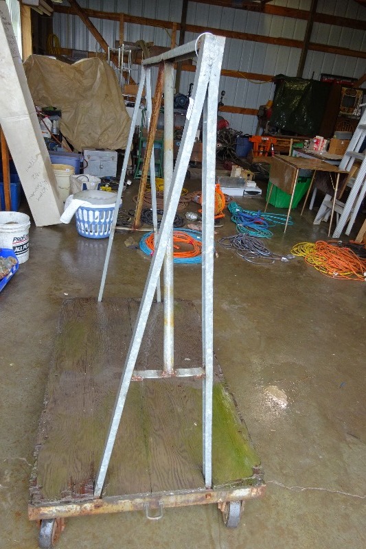 lot 194 image: Dry wall rolling cart