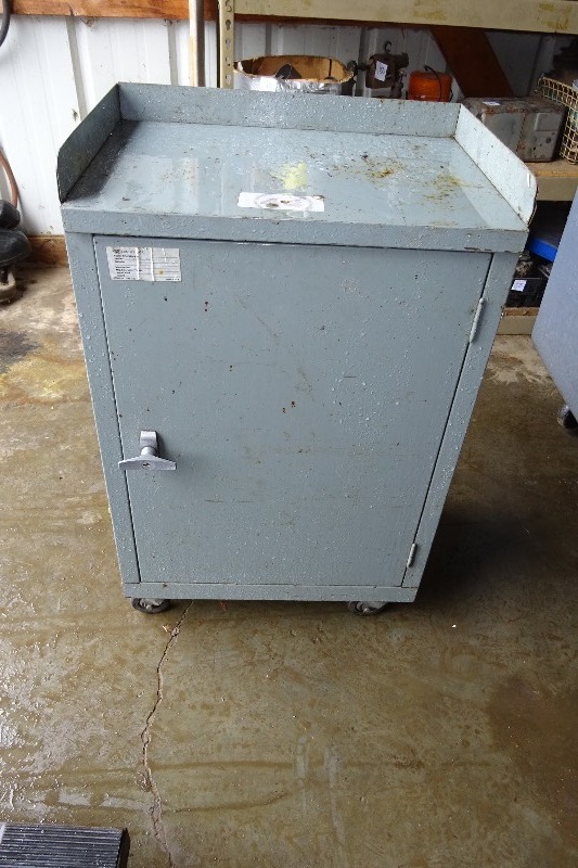 lot 197 image: Rolling Metal cart