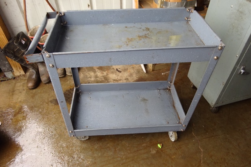 lot 199 image: Metal rolling cart