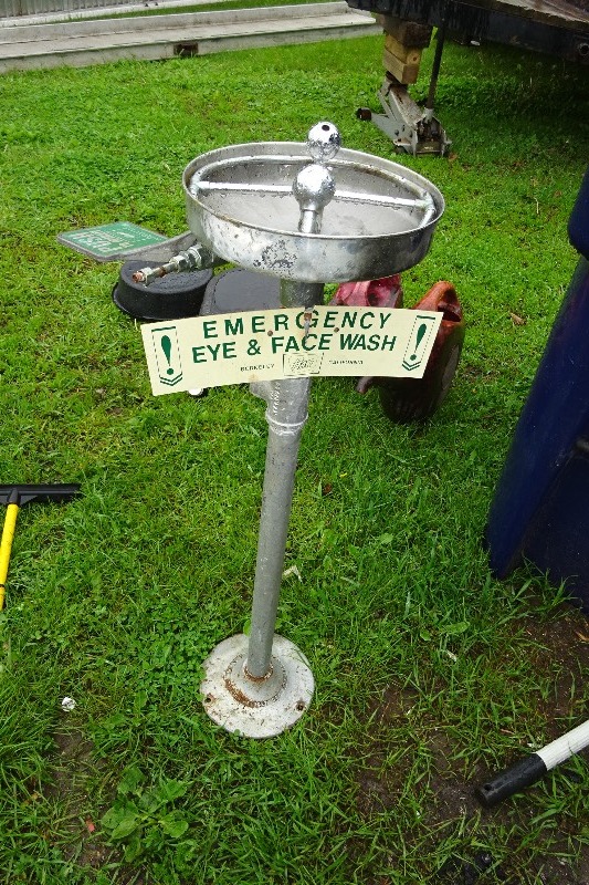 lot 204 image: Eye face wash station