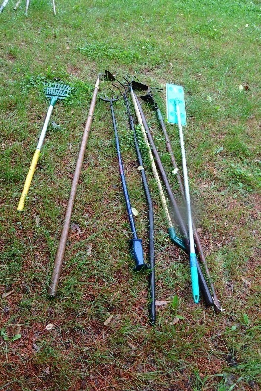 lot 217 image: lot of hoes, garden rake