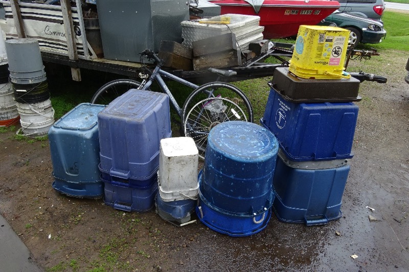 lot 220 image: 15 containers