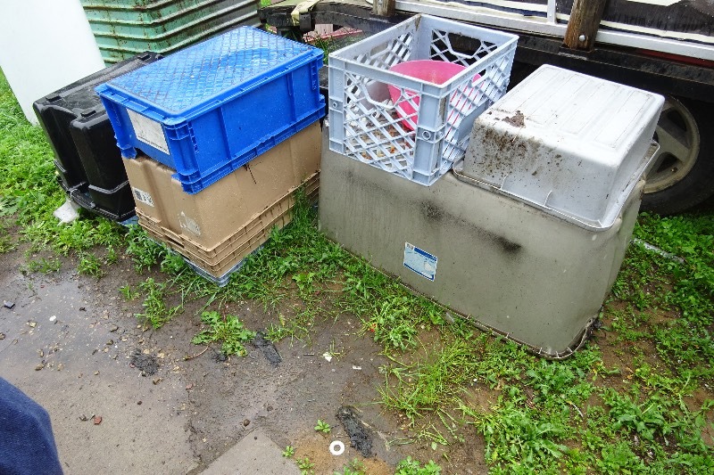 lot 222 image: 15 various size containers