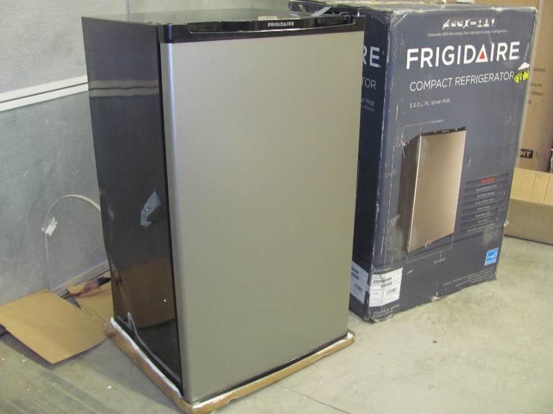 lot 28 image: Refrigerators