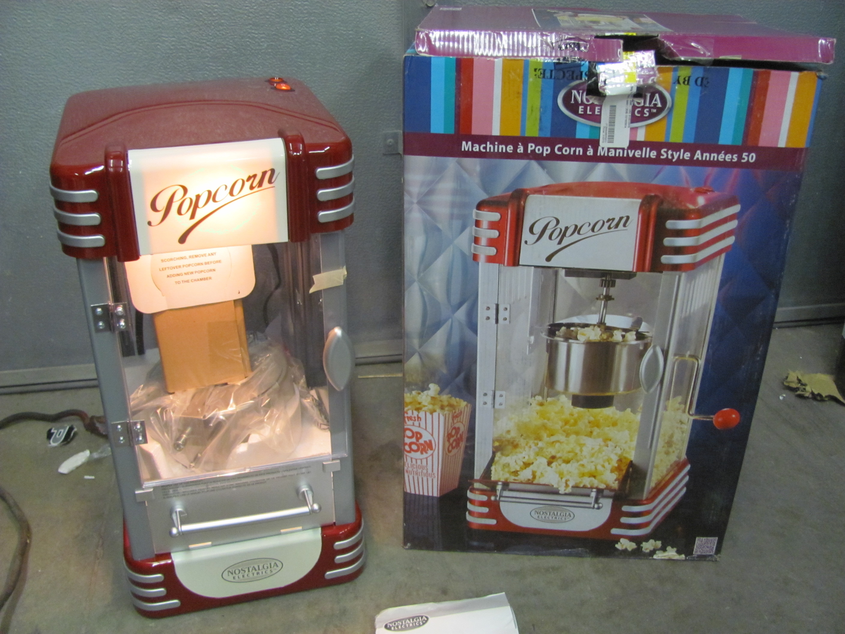 lot 32 image: Retro Kettle Popcorn Makers