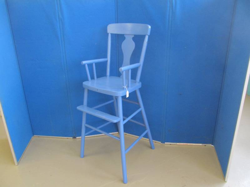 lot 3 image: Vintage Highchair
