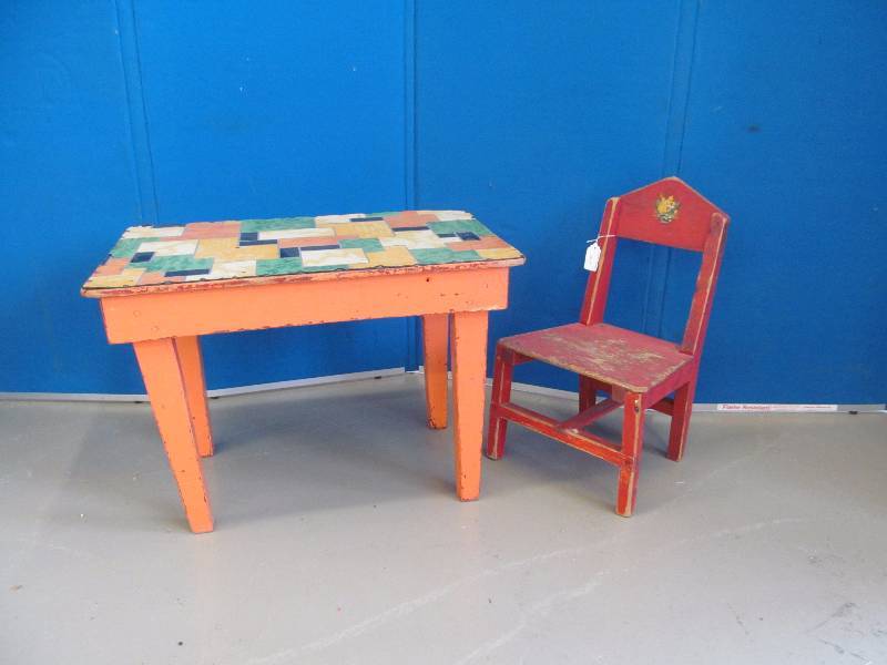 lot 4 image: Antique Childs table and chair