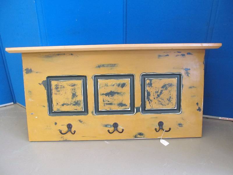 lot 13 image: Coat Rack