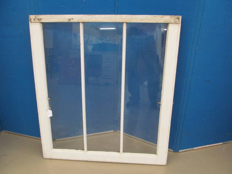 lot 22 image: Vintage Window
