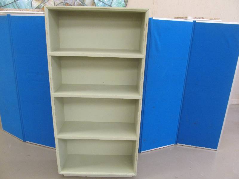 lot 23 image: Vintage Bookshelf