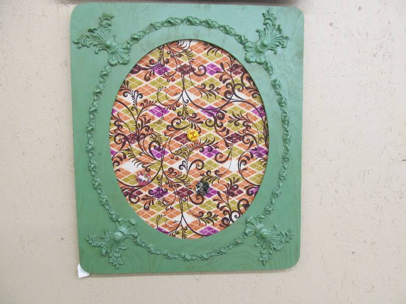 lot 31 image: Magnetic board