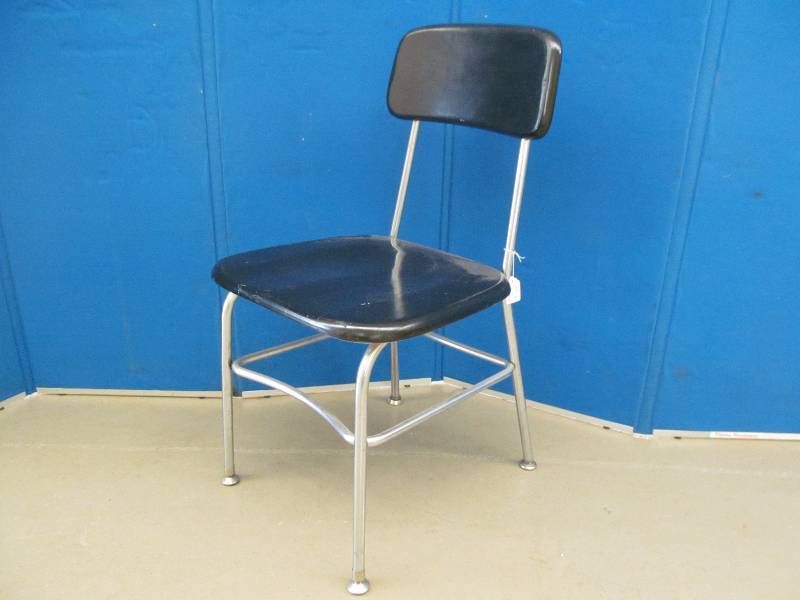 lot 32 image: Vintage school chair