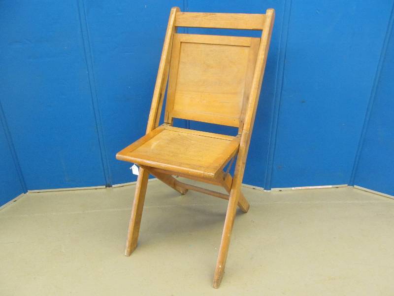 lot 36 image: Antique Chair