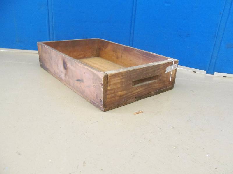 lot 37 image: Wood crate