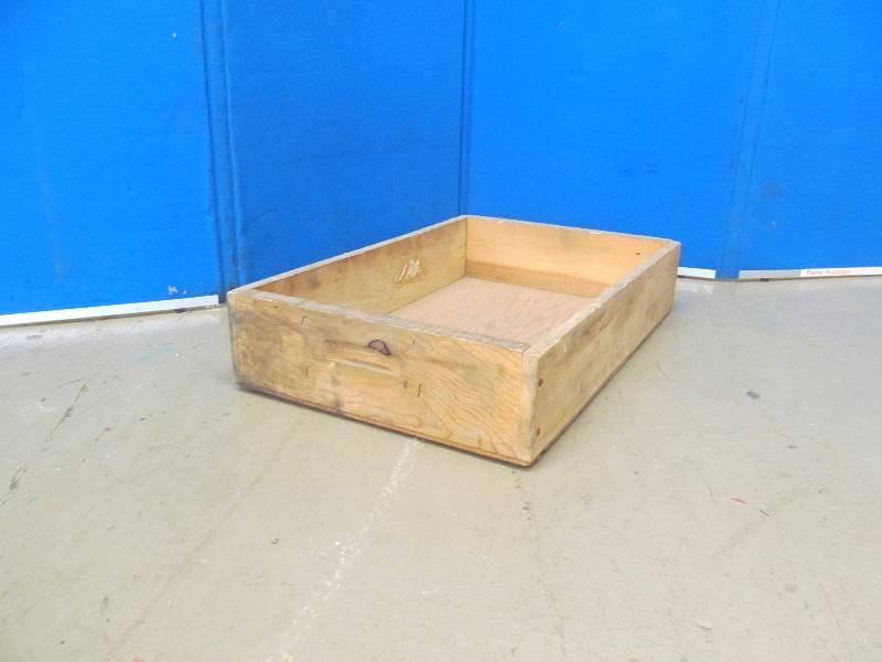lot 47 image: Wood crate