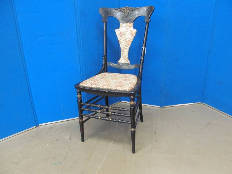 lot 50 image: Antique Chair