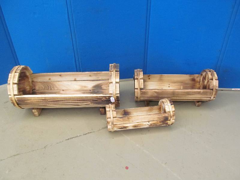 lot 60 image: Wood planters