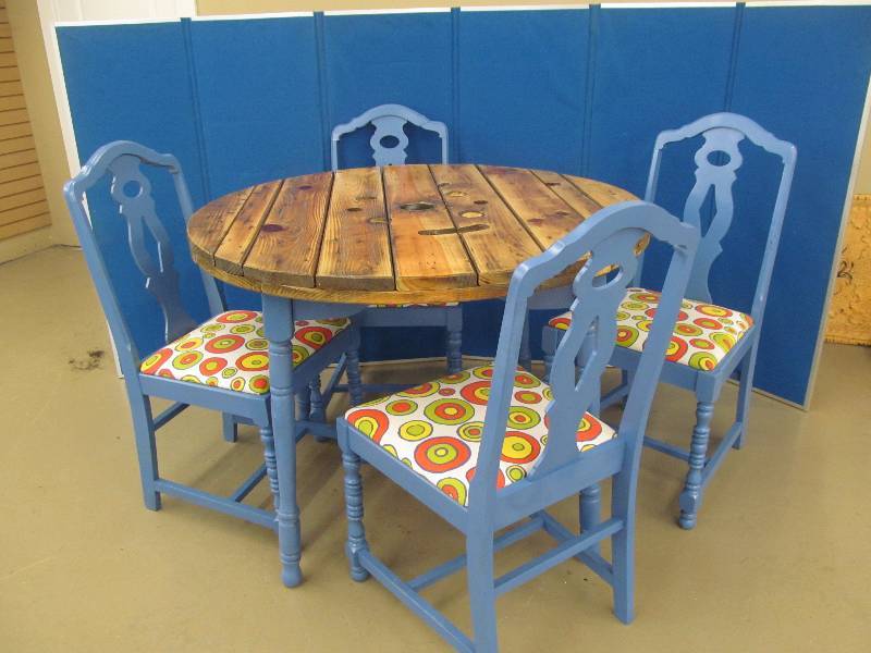 lot 61 image: Table and Chairs