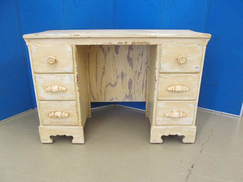 lot 63 image: Vintage Dresser