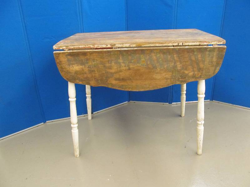 lot 76 image: Antique Table