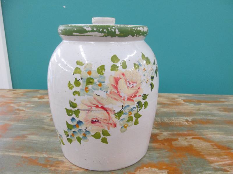 lot 83 image: Vintage Cookie Jar