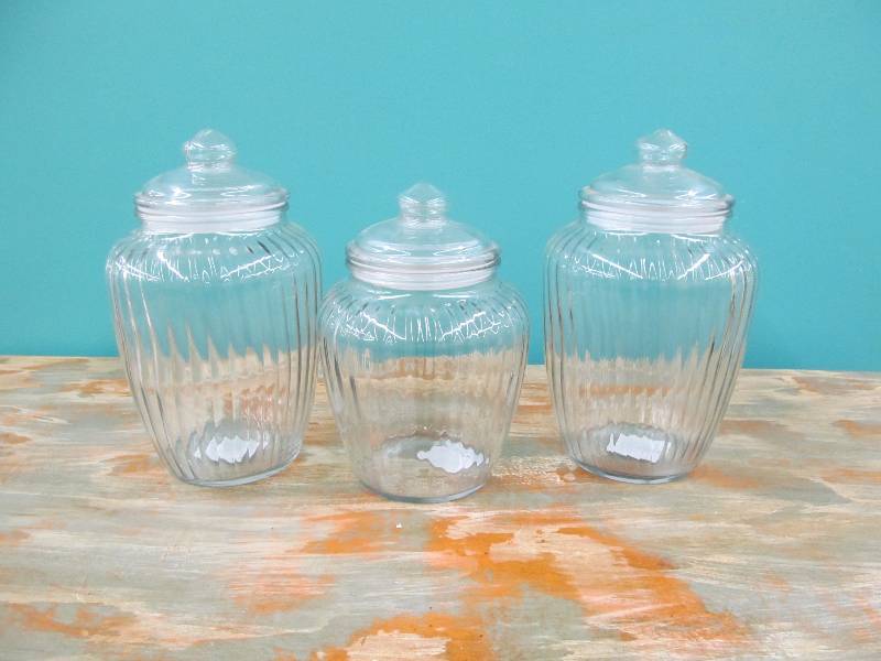 lot 86 image: Canister Set