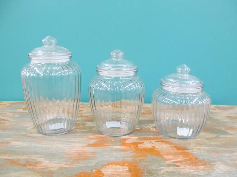 lot 87 image: Canister Set