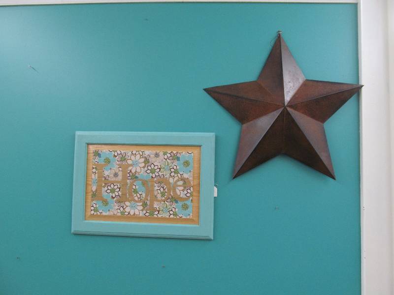 lot 90 image: Wall Dcor