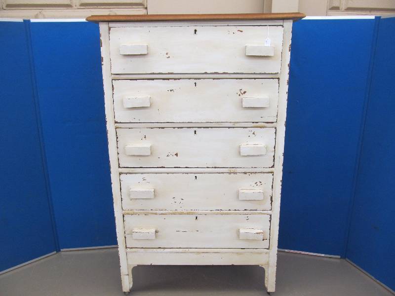 lot 94 image: Antique dresser