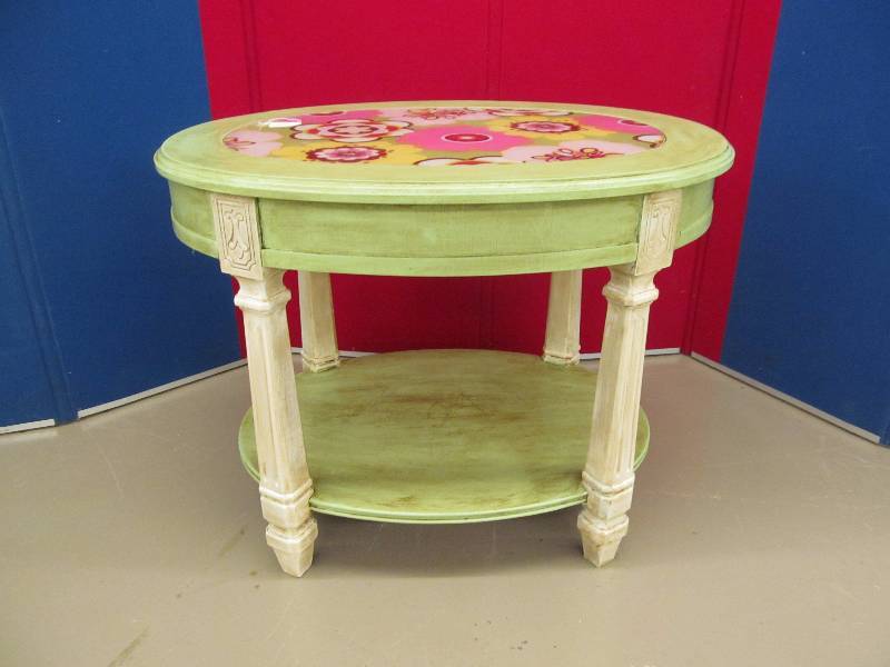 lot 96 image: Vintage End Table