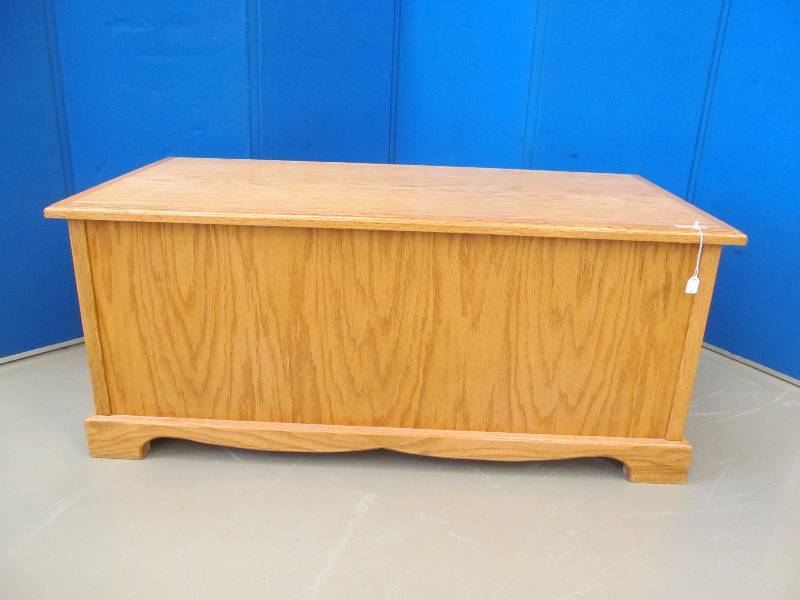 lot 103 image: Storage Chest