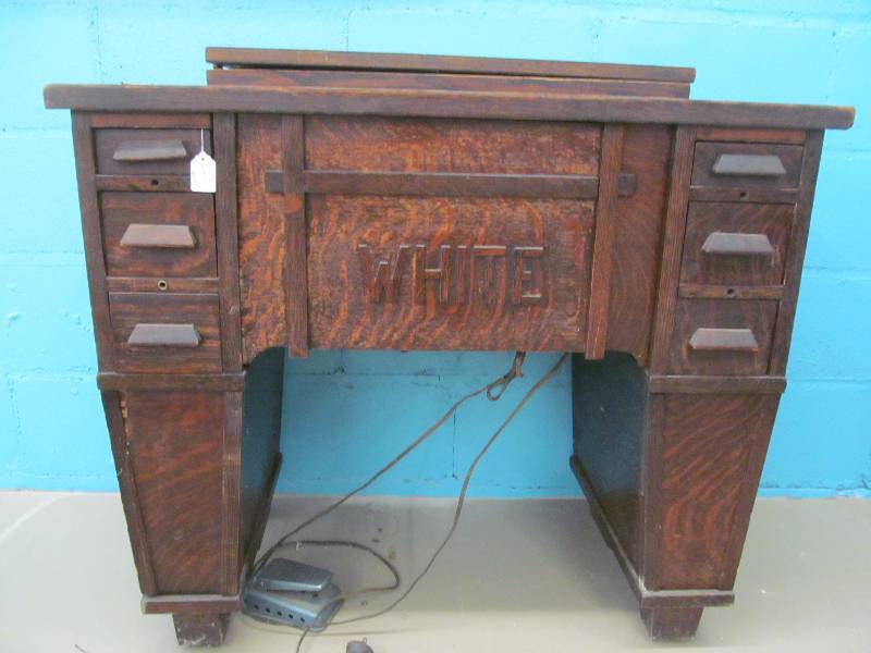lot 106 image: Vintage cabinet