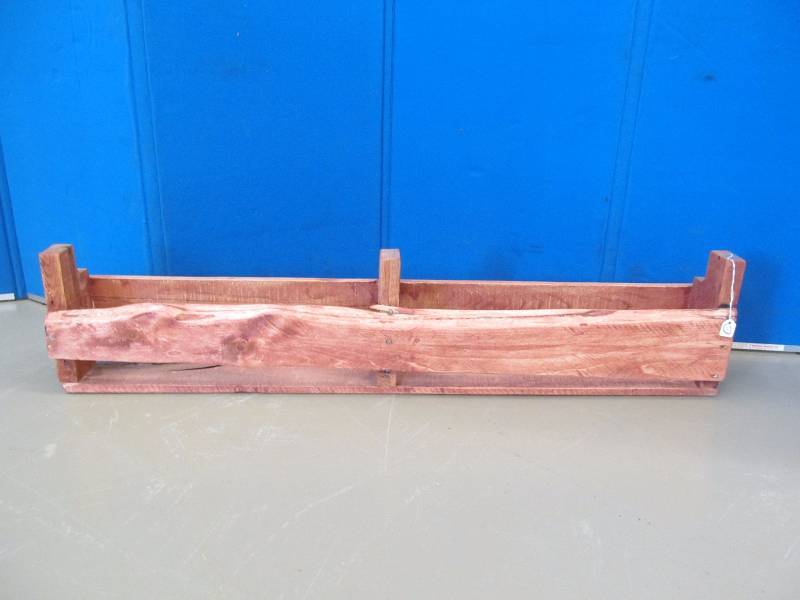 lot 108 image: Shelf