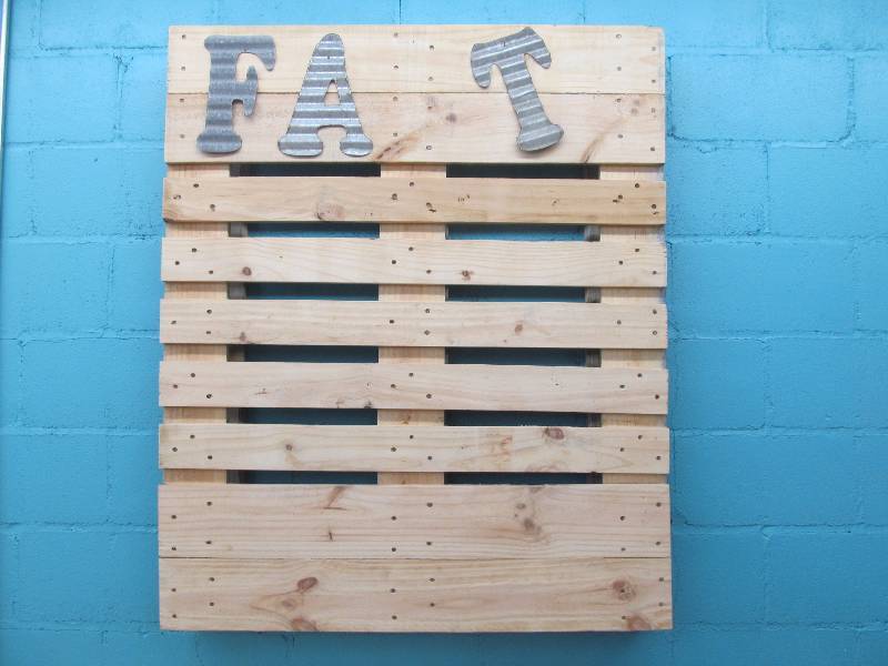 lot 111 image: Wood pallet
