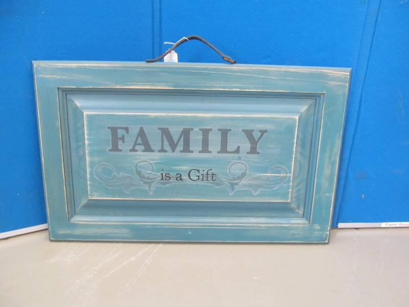 lot 119 image: Wall Dcor