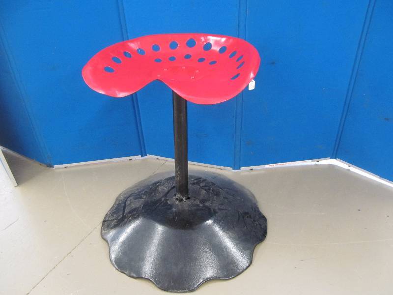 lot 126 image: Tractor Seat Chair
