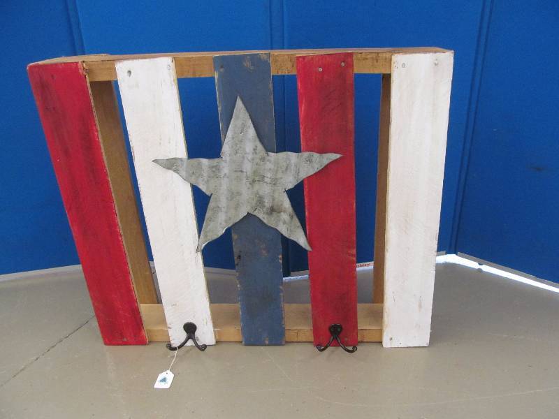 lot 127 image: Coat rack