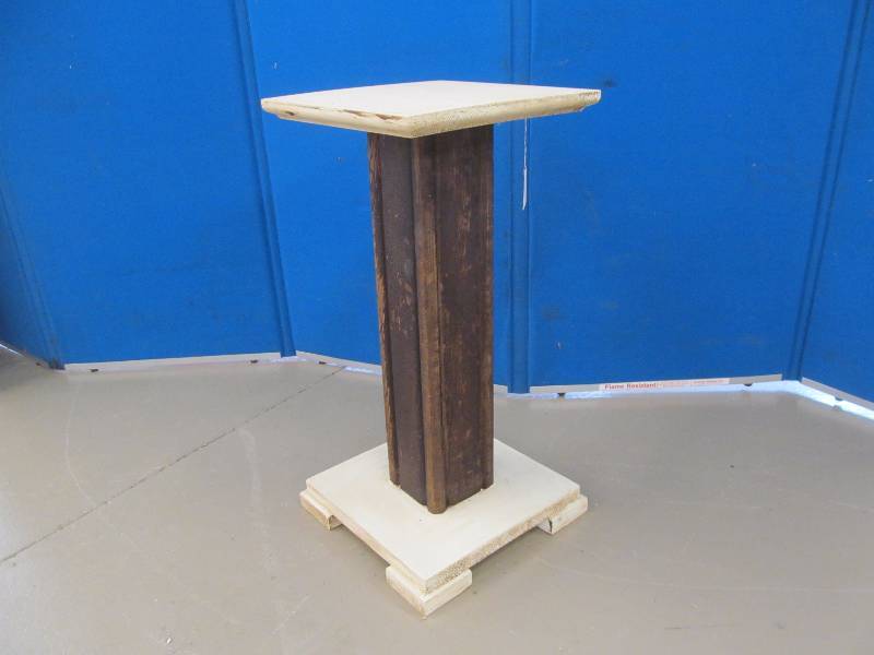 lot 129 image: Pedestal