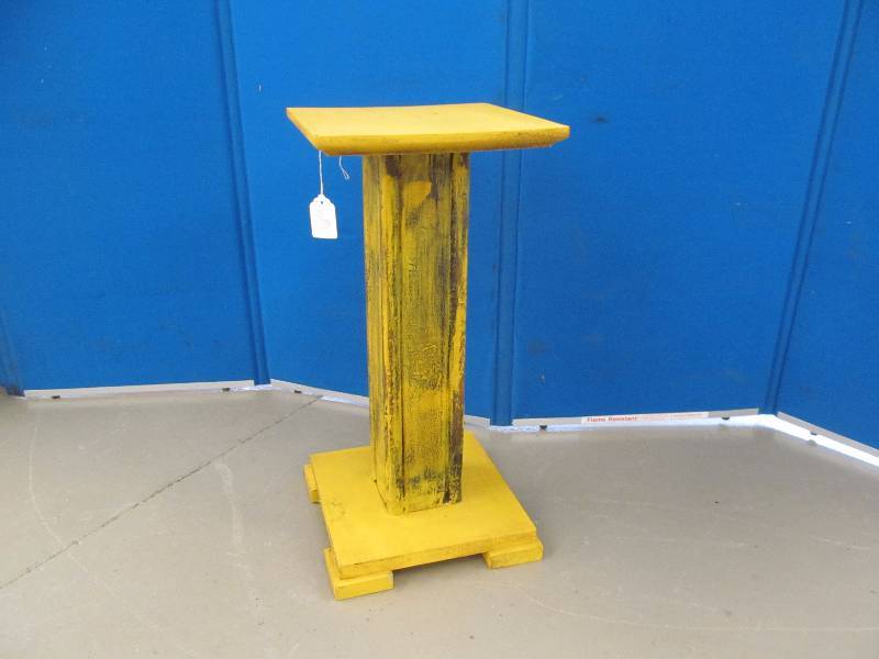 lot 130 image: Pedestal