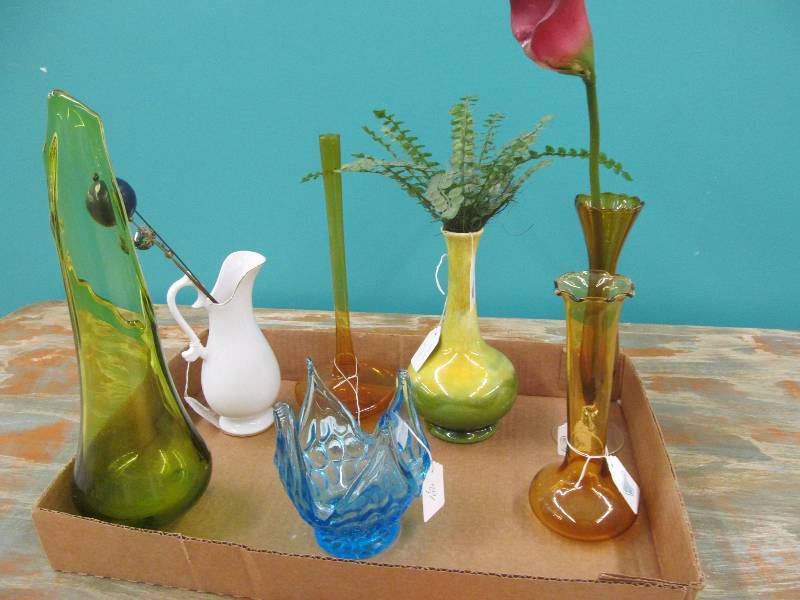 lot 150 image: Vases