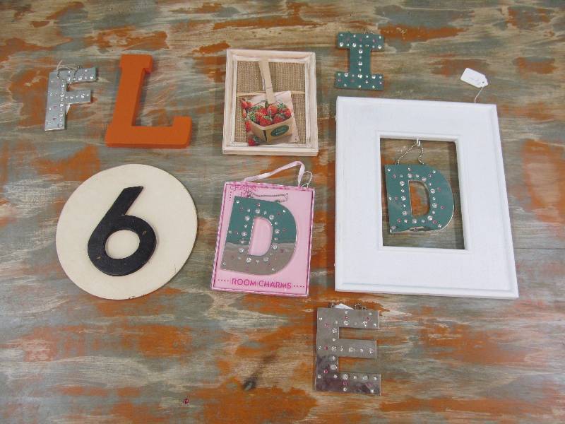 lot 154 image: Letter Dcor