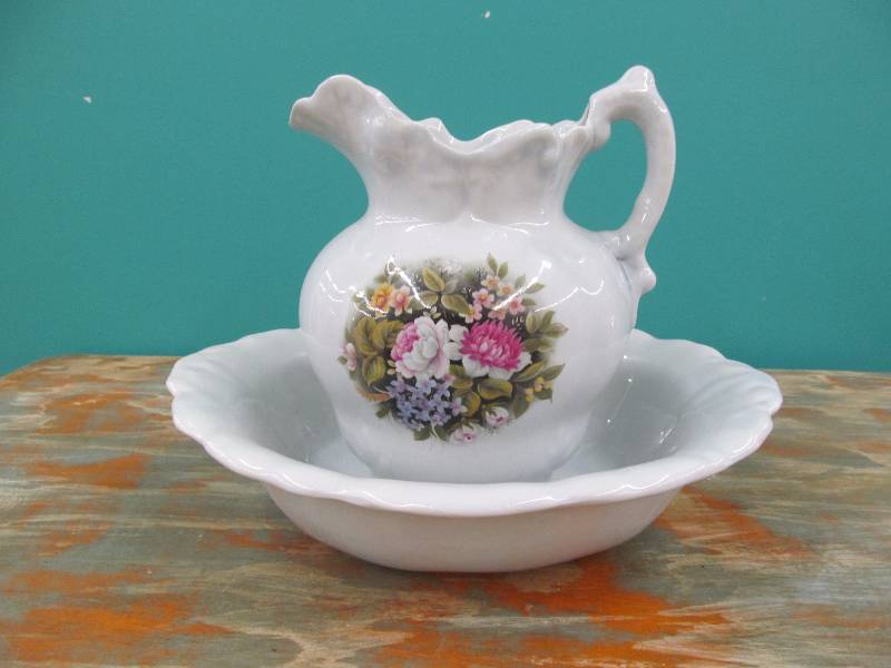 lot 158 image: Dry Sink