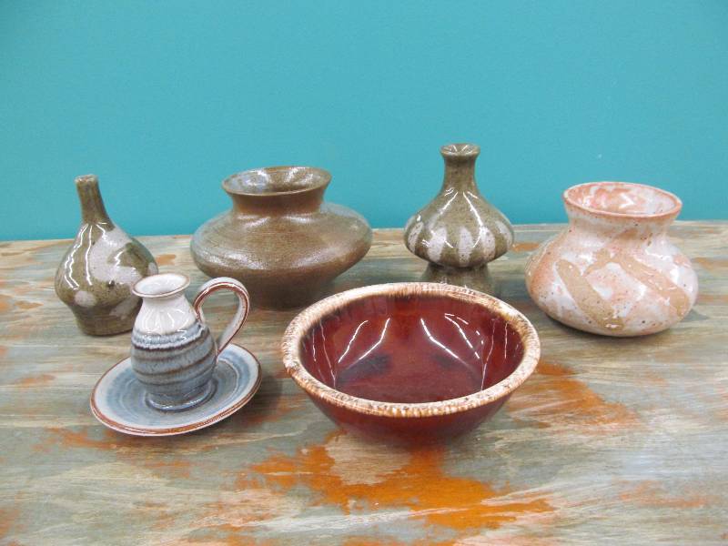 lot 170 image: Pottery