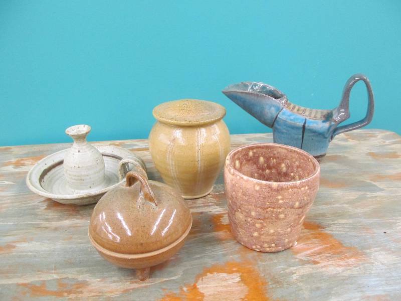 lot 182 image: Pottery