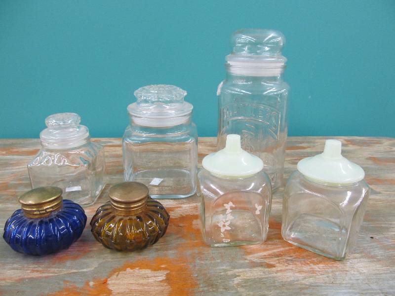 lot 183 image: Vintage jars