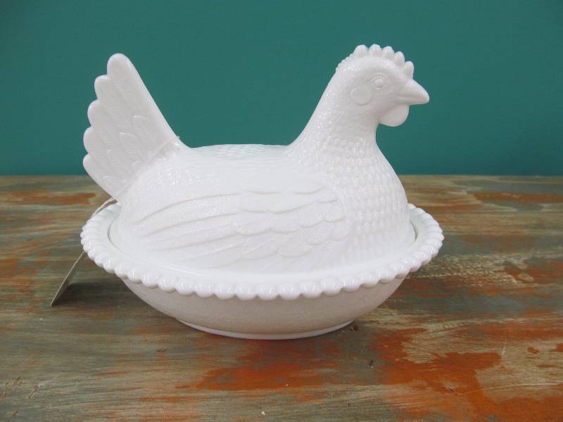 lot 190 image: Hen on a nest