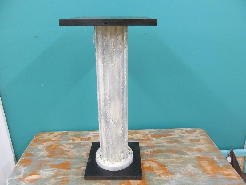 lot 197 image: Pedestal