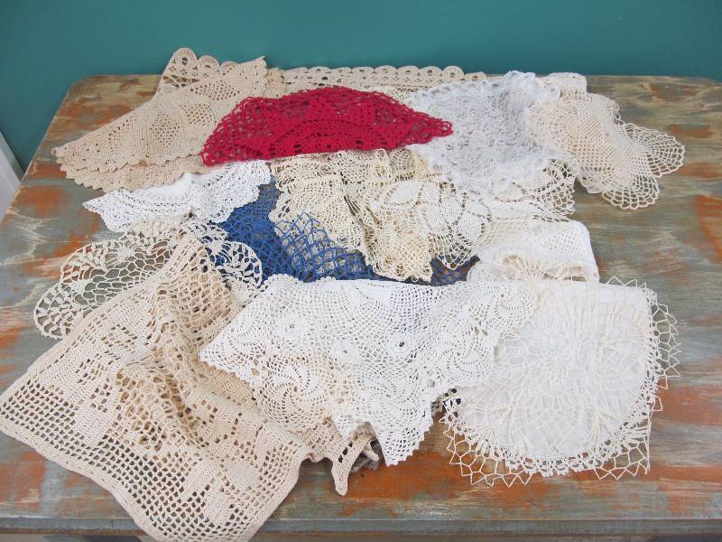 lot 209 image: Doilies